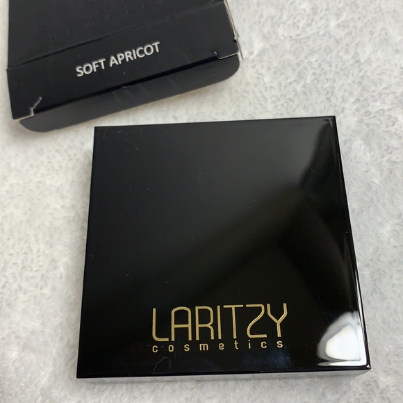 Laritzy Cosmetics Luxe Powder Pressed Blush in Soft Apricot - Picture 5 of 5